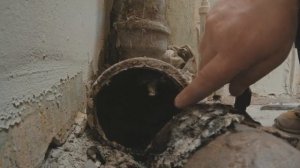 Замена фанового чугунного тройника на пластиковый.Демонтаж канализации.Расчеканка фанового тройника