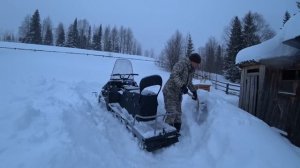 ПРИЕХАЛ ДОМОЙ И УЖАСНУЛСЯ!!! СНЕГА ВЫПАЛО 50 см. ЗА 2 ДНЯ. РАЗГРЕБАЮ СНЕГОХОД СМ-002 ЛОПАТОЙ.