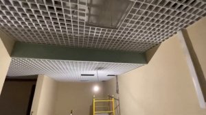 Домодедово. Монтаж подвесного потолка Грильято. Ячейка 100х100