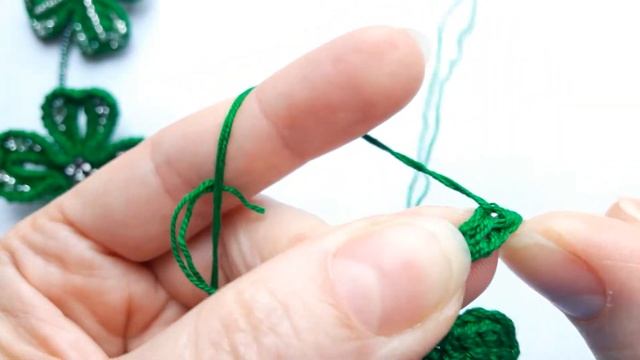 Брошь клевер крючком. Как обшить контур броши бисером смотреть онлайн