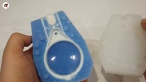 Литье пластика в силиконовую форму со стеклом . Casting plastic into a silicone mold with glass