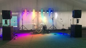 Комплект света для кавер-группы.