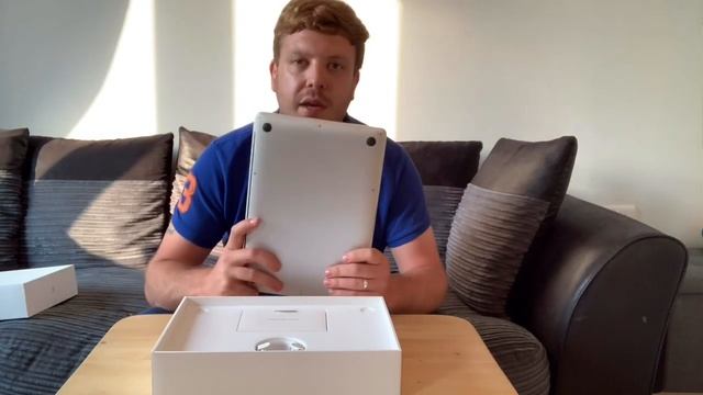 Apple MacBook Air 2020, Retina Display, 13.3”. (unboxing and first impressions!) смотреть онлайн