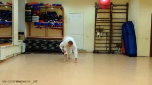 Как научиться делать кувырок вперед в айкидо?