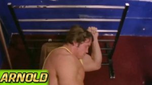 Arnold Schwarzenegger,shoulders, Арнольд качает плечи,дельтовидные мыщцы плеча,упражнение на плечи.