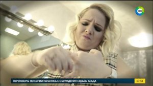 Как снять кольцо с пальца при помощи шнурка.