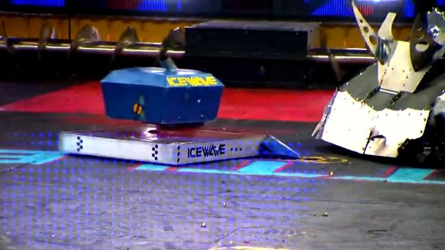 DESTROYING BLADE | ICEWAVE vs. CHOMP | Season 1 | BattleBots смотреть онлайн