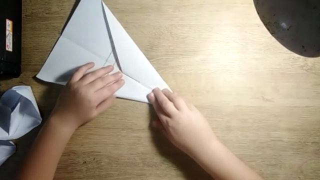 Как легко сделать самолёт из бумаги. Формат А4. смотреть онлайн