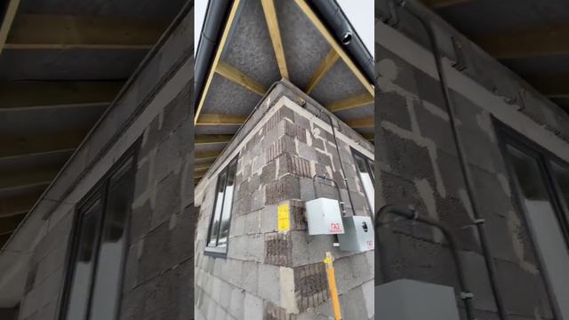 Газификация частного дома - труба идет прямо по фасаду. смотреть онлайн