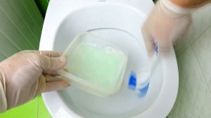 Как очистить УНИТАЗ от  МОЧЕВОГО КАМНЯ и ИЗВЕСТКОВОГО НАЛЕТА! СУПЕР МОЩНЫЙ СПОСОБ!