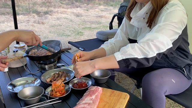 봄캠핑이라더니..여름이었다... 예상치 못한 찜통 더위 속 캠핑 | 삼겹살보다 맛있는 등갈비구이•된장찌개•냄비밥(feat.죽밥)•열무비빔면 | 드디어 완성된 백컨트리 320쉘터