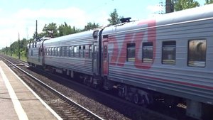 Электровоз ЭП1М-509 со скорым поездом №047М Самара - Санкт-Петербург проходит пл. 435-й км.