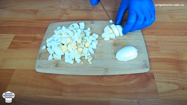 Салат из стручковой фасоли с яйцом и полукопченой колбасой. Простой рецепт вкусного салата