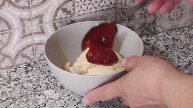 Вкусный салатик к лету, легкий и освежающий, и очень вкусный.