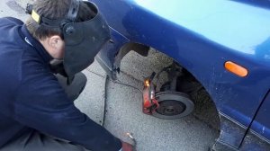 Экстрактим обломанный штуцер прокачки суппорта
