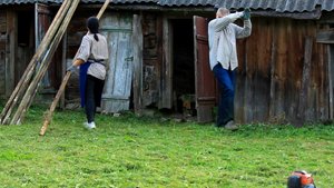 Жизнь в деревне. Срубили яблоню и оставили село без электричества