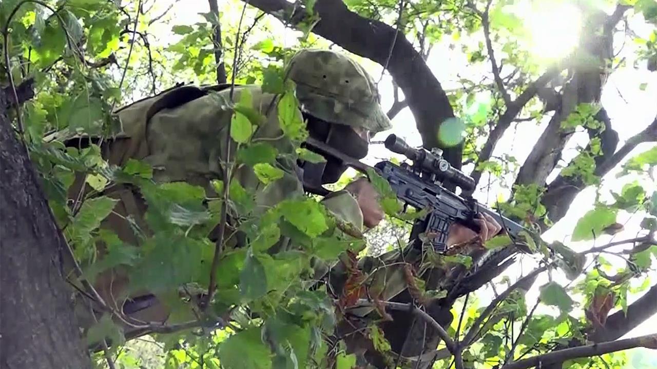 Меткий глаз, надежная рука и колоссальная выдержка: как работают снайперы народной милиции ЛНР