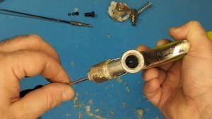 Лучший СПОСОБ ЧИСТКИ засохшего пистолета для монтажной пены
