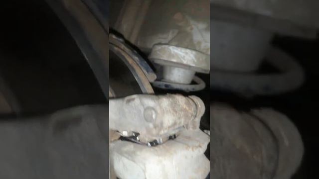 Проточка  заводского диска, устранение скрипка тормозной системы. смотреть онлайн