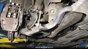 Замена сайлентблоков передних нижних рычагов на АУДИ Q7 2008 AUDI Q7 3,0 дизель