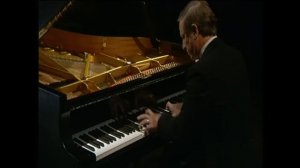 Martin Jones performs Percy Grainger's 'Country Gardens'