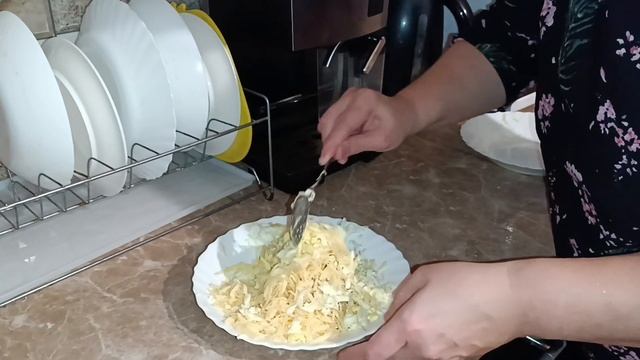Пирожки с сыром и яйцом, справиться любой быстро и просто