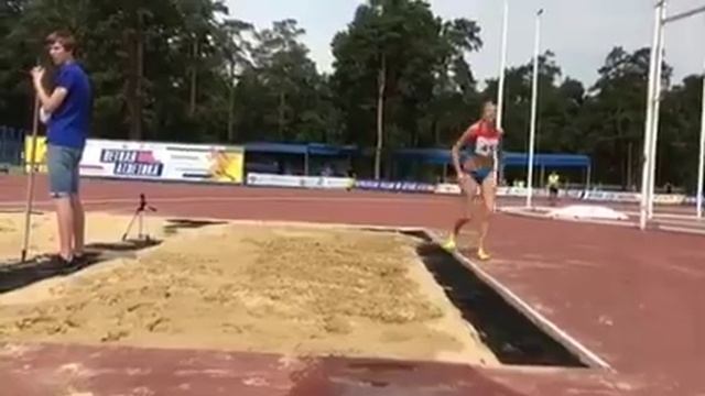 Валентина Косолапова победный тройной прыжок на Первенстве России-2018 U23 14,14 м. Ближний ракурс смотреть онлайн