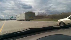 В США перевозят дом по дороге