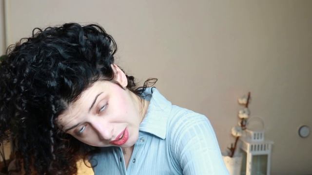 Как уложить кудрявые волосы красиво: советы по укладке без заломов, пушистости.