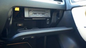 VW Touareg II CD changer location (RNS-850 CDC, Volkswagen 7P5 )