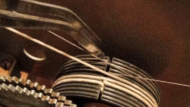 Радиоприемник Урал 112. Как правильно намотать металлический тросик движения стрелки шкалы. смотреть онлайн