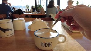 Платим за коммунальные услуги в Магадане. Уютное кафе на берегу. Прогулка по замëрзшему морю.