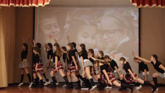 "СДЕЛАЕМ СЕЛФИ" - номер на 8 марта смотреть онлайн