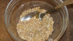 Ленивая овсянка с орехами и ягодами