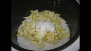 Шарлотка рисовая с яблоком в мультиварке