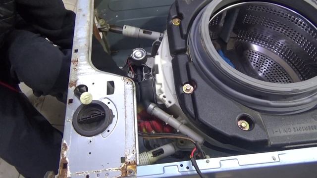 Выдает ошибку ОЕ стиральная машина LG не выходит в отжим, набирает воду больше уровня! смотреть онлайн