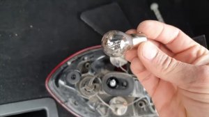 Заміна лампи стоп сигналу Renault SCENIC 4,