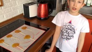 Карамель на палочке от Лёвы