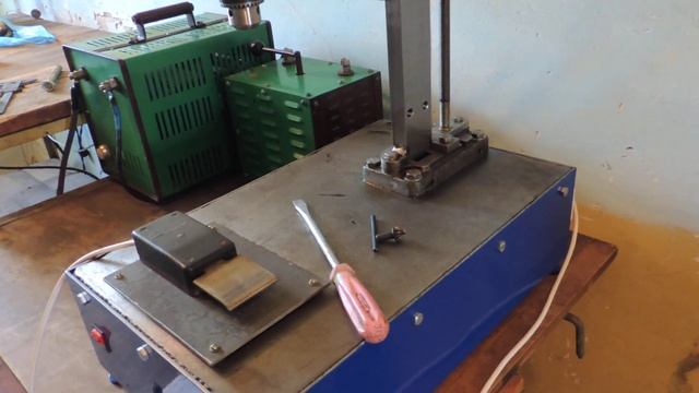 Самодельный сверлильный станок "Наташа". Обзор конструкции. смотреть онлайн