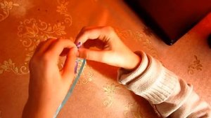 Как сделать фенечку из двух ленточек
