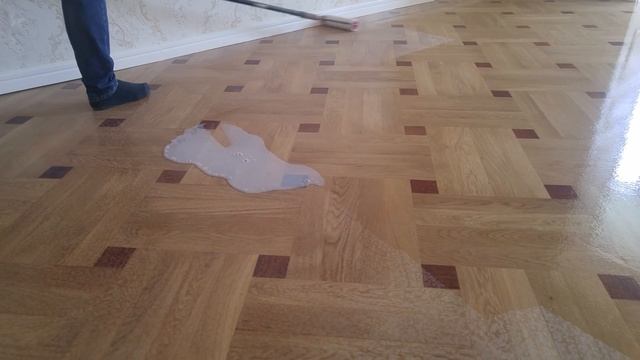 Лакировка паркета водным лаком