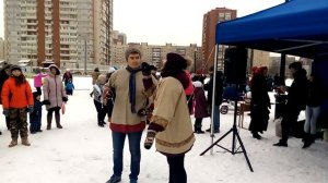 Выход скоморохов