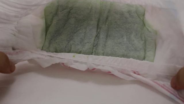 Сколько жидкости впитывает памперс за 15 рублей / Подгузник Belle-Bell смотреть онлайн