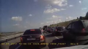 Фура без тормозов снесла 33 машины в Воронеже