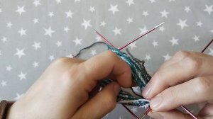 Как спрятать хвостики при смене нити в круговом вязании.