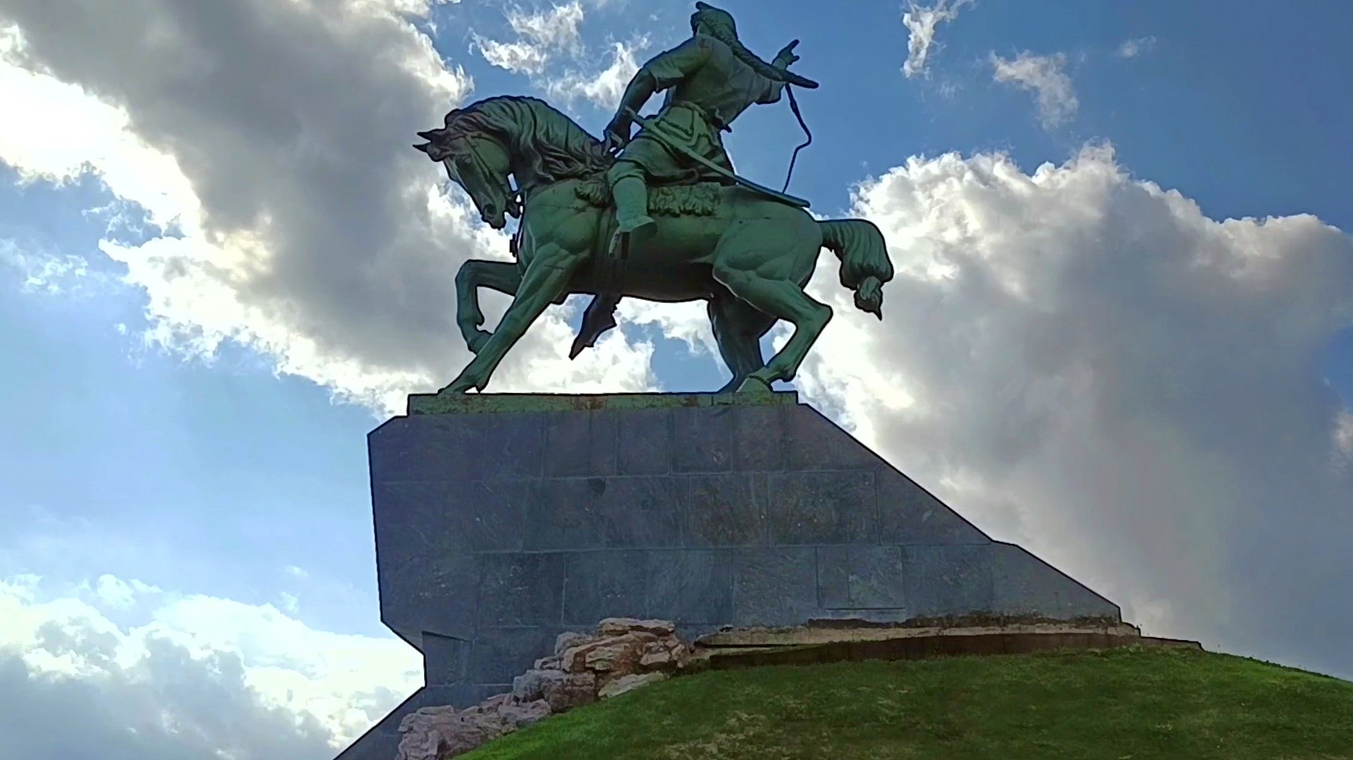 Площадь Салавата Юлаева. Салават Юлаев памятник в Уфе. Площадь Салавата Юлаева в Уфе. Памятник Салавату Юлаеву.