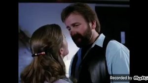 Поцелуй меня толстячок . Пенивайз пугает Бена(Оно 1990 моменты)