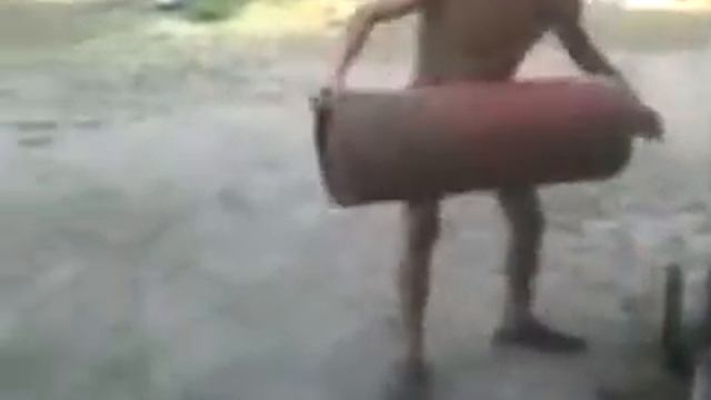 По голове газовым баллоном получил смотреть онлайн