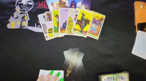 Любит ли меня? Хочет быть со мной?#tarot #tarotreading #маратаро #мара #таро #mara #tarotcard