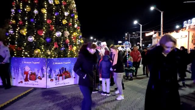 Евпатория 2022. Театральная площадь перед Новым годом